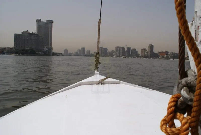 ファルーカよりサンセト中のカイロのナイル川